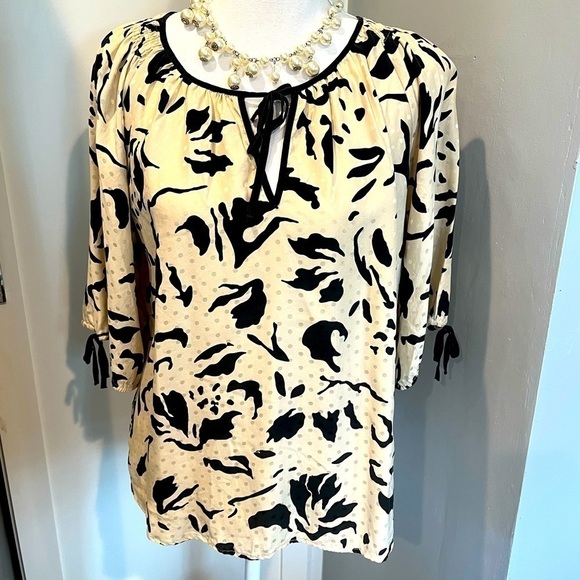 Yumi Kim silk printed half sleeve tie neck blouse. Size small. - Picture 1 of 12